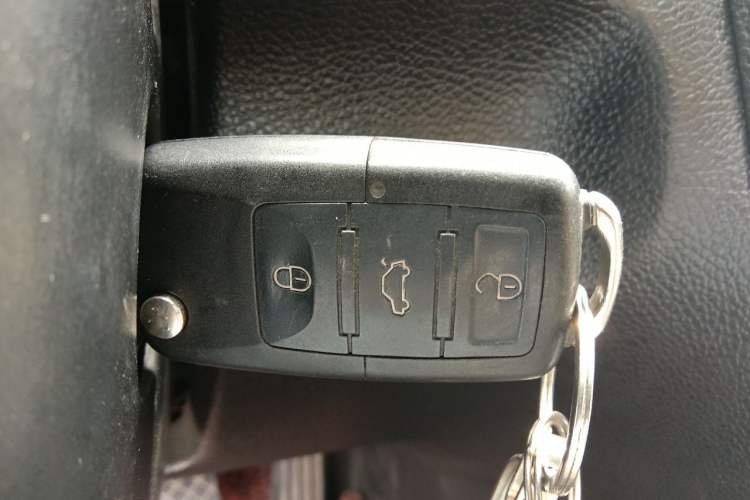 Used Volkswagen Sagitar 2011 1.6L Automatic Comfort Edition Vehicle Key