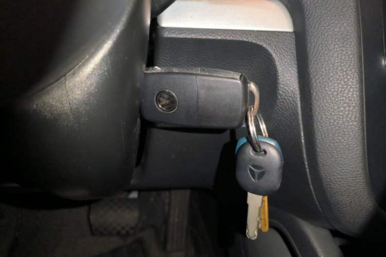 Used Volkswagen Sagitar 2011 1.6L Automatic Comfort Edition Vehicle Key