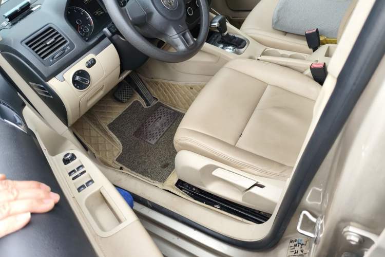 Used Volkswagen Sagitar 2011 1.6L Automatic Fashion Edition Driver Seat