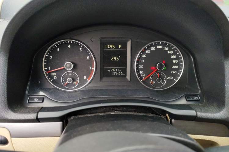 Used Volkswagen Sagitar 2011 1.6L Automatic Fashion Edition Instrument Cluster