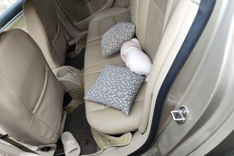 Used Volkswagen Sagitar 2011 1.6L Automatic Fashion Edition Left Rear Seat