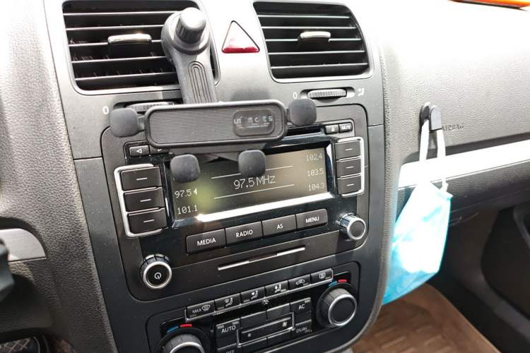 Used Volkswagen Sagitar 2011 1.4 TSI Manual Luxury Edition Audio And AC Panel