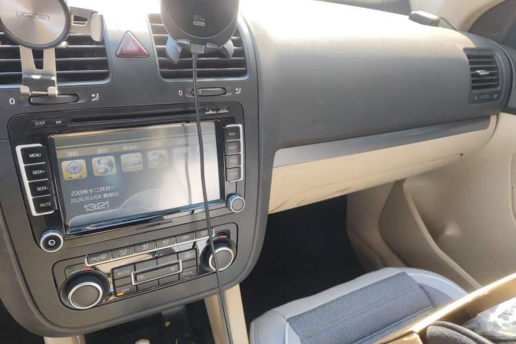 Used Volkswagen Sagitar 2011 1.4 TSI Automatic Tech Model Audio And AC Panel