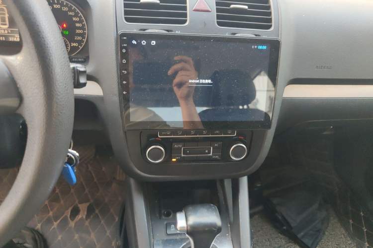 Used Volkswagen Sagitar 2011 1.4 TSI Automatic Tech Model Audio And AC Panel