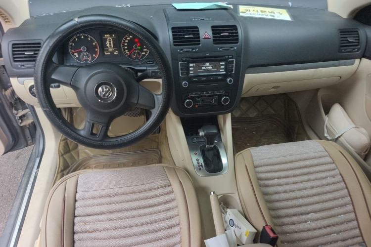 Used Volkswagen Sagitar 2011 1.4 TSI Automatic Tech Model Center Console