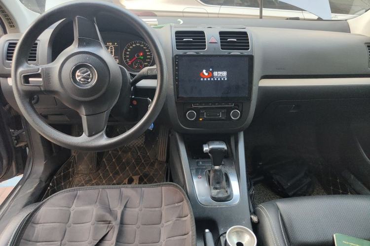 Used Volkswagen Sagitar 2011 1.4 TSI Automatic Tech Model Center Console