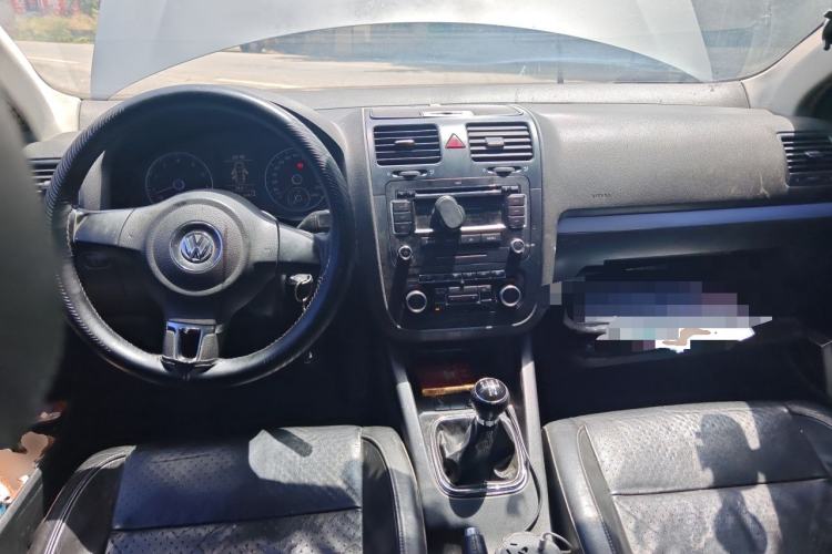 Used Volkswagen Sagitar 2011 1.4 TSI Manual Luxury Edition Center Console