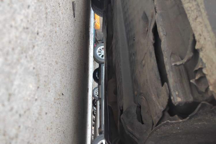 Used Volkswagen Sagitar 2011 1.6L Automatic Comfort Edition Chassis Front Right