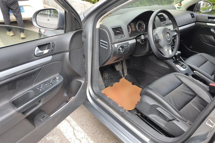 Used Volkswagen Sagitar 2011 1.6L Automatic Special Edition Driver Seat