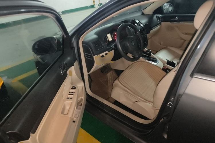 Used Volkswagen Sagitar 2011 1.6L Automatic Comfort Edition Driver Seat