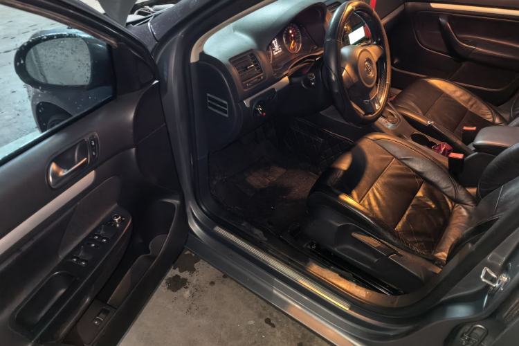 Used Volkswagen Sagitar 2011 1.4 TSI Automatic Luxury Edition Driver Seat