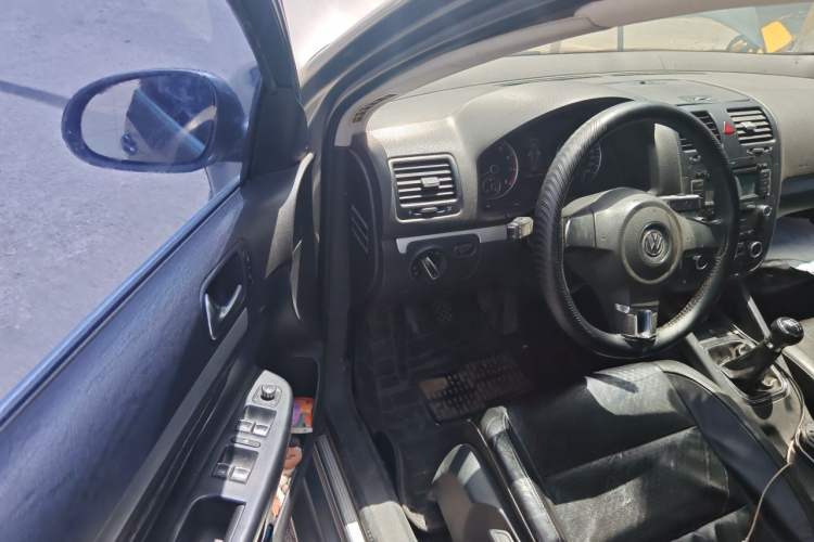 Used Volkswagen Sagitar 2011 1.4 TSI Manual Luxury Edition Driver Seat