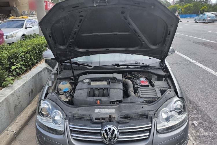 Used Volkswagen Sagitar 2011 1.6L Automatic Special Edition Engine Bay