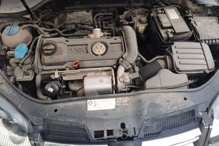 Used Volkswagen Sagitar 2011 1.4 TSI Automatic Luxury Edition Engine Bay