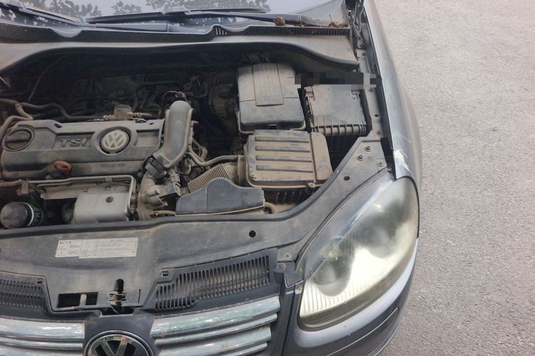 Used Volkswagen Sagitar 2011 1.4 TSI Automatic Tech Model Engine Bay Left