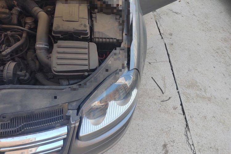 Used Volkswagen Sagitar 2011 1.6L Automatic Comfort Edition Engine Bay Left
