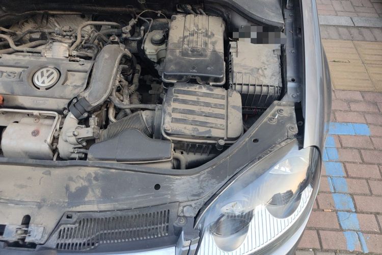 Used Volkswagen Sagitar 2011 1.4 TSI Automatic Tech Model Engine Bay Left