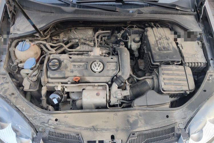 Used Volkswagen Sagitar 2011 1.4 TSI Automatic Tech Model Engine Bay