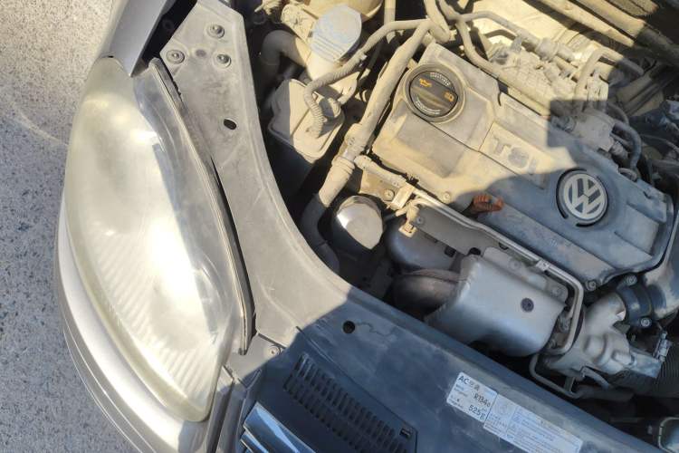 Used Volkswagen Sagitar 2011 1.4 TSI Automatic Tech Model Engine Bay Right