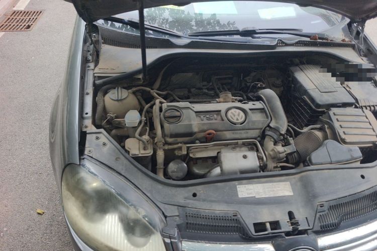 Used Volkswagen Sagitar 2011 1.4 TSI Automatic Tech Model Engine Bay Right