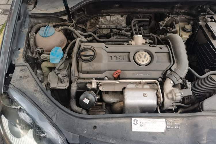 Used Volkswagen Sagitar 2011 1.4 TSI Automatic Luxury Edition Engine Bay Right