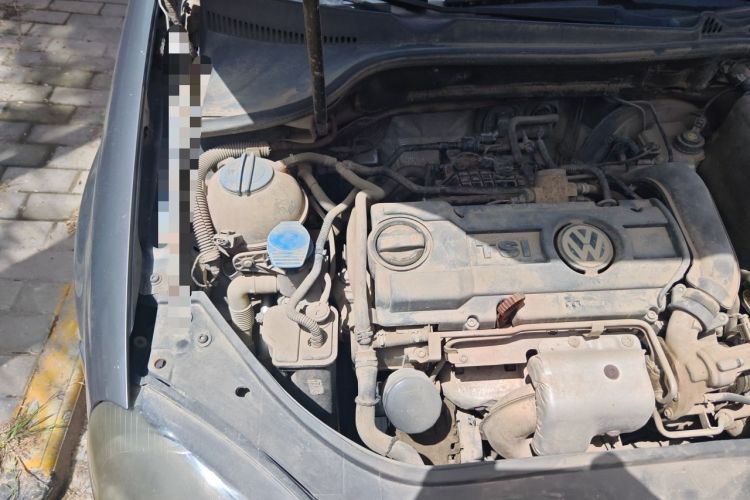 Used Volkswagen Sagitar 2011 1.4 TSI Manual Luxury Edition Engine Bay Right