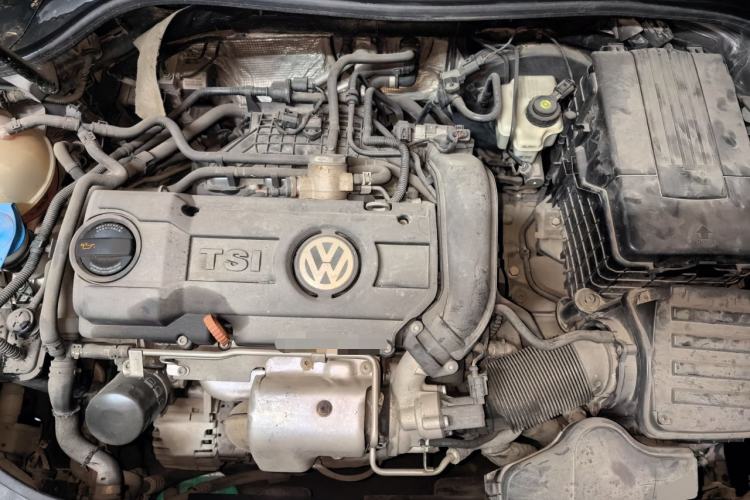Used Volkswagen Sagitar 2011 1.4 TSI Automatic Luxury Edition Engine Bay