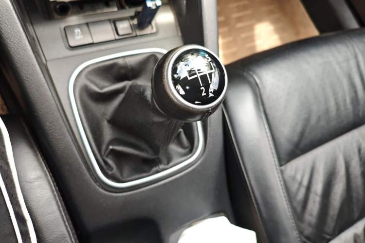 Used Volkswagen Sagitar 2011 1.4 TSI Manual Luxury Edition Gear Lever