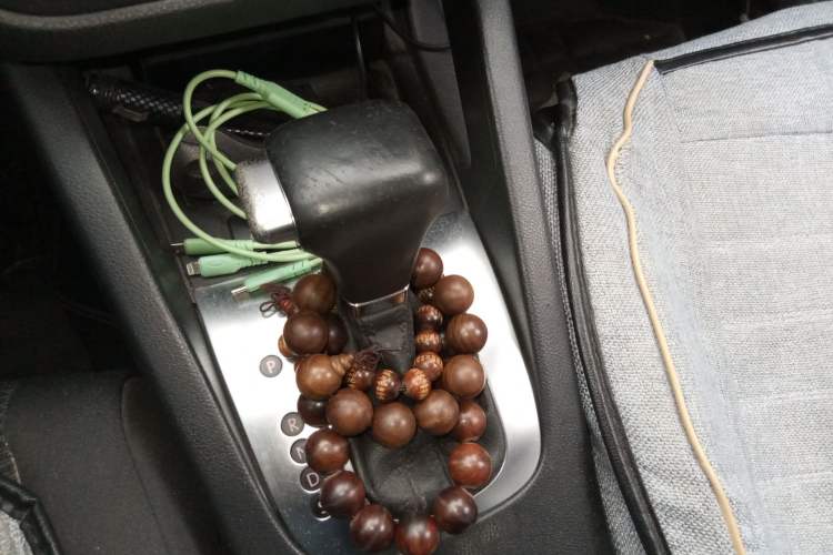 Used Volkswagen Sagitar 2011 1.6L Automatic Comfort Edition Gear Lever