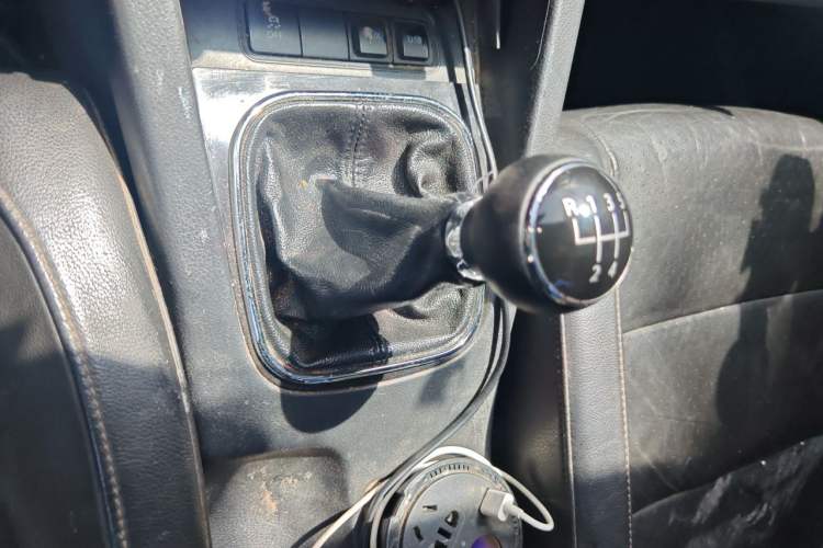 Used Volkswagen Sagitar 2011 1.4 TSI Manual Luxury Edition Gear Lever