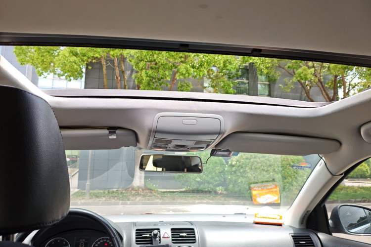 Used Volkswagen Sagitar 2011 1.4 TSI Manual Luxury Edition Headliner