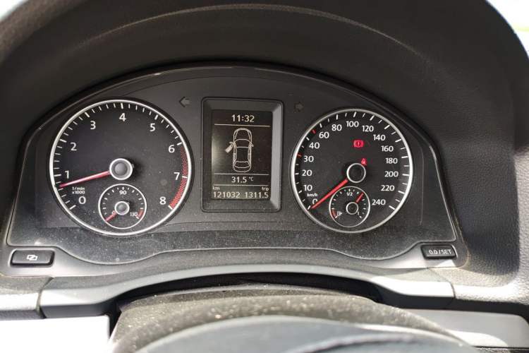 Used Volkswagen Sagitar 2011 1.4 TSI Manual Luxury Edition Instrument Cluster