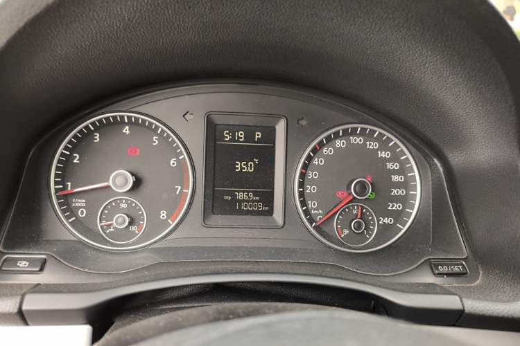 Used Volkswagen Sagitar 2011 1.6L Automatic Special Edition Instrument Cluster