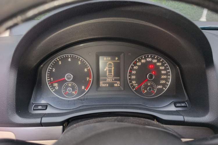 Used Volkswagen Sagitar 2011 1.4 TSI Automatic Tech Model Instrument Cluster