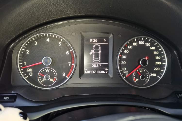 Used Volkswagen Sagitar 2011 1.4 TSI Automatic Luxury Edition Instrument Cluster