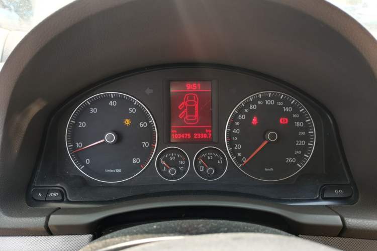 Used Volkswagen Sagitar 2011 1.4 TSI Manual Tech Model Instrument Cluster