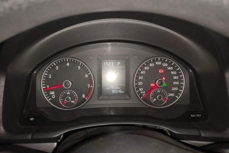 Used Volkswagen Sagitar 2011 1.6L Automatic Comfort Edition Instrument Cluster