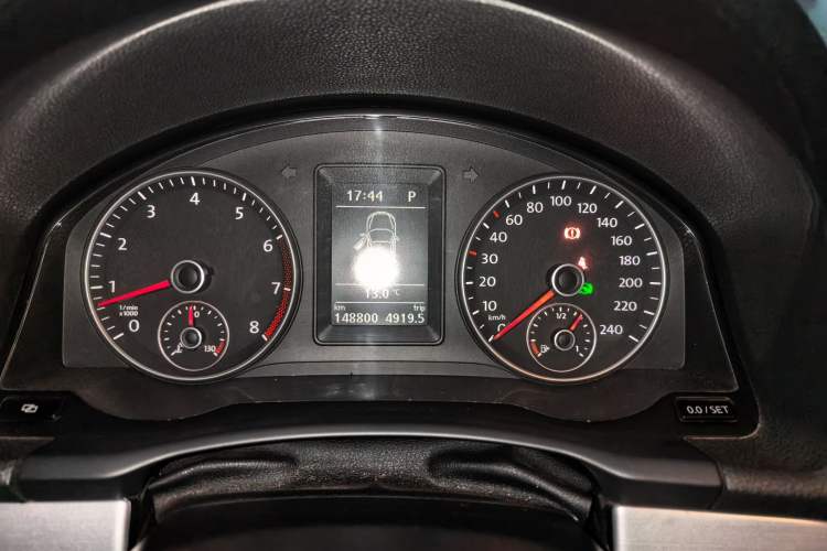 Used Volkswagen Sagitar 2011 1.4 TSI Automatic Luxury Edition Instrument Cluster