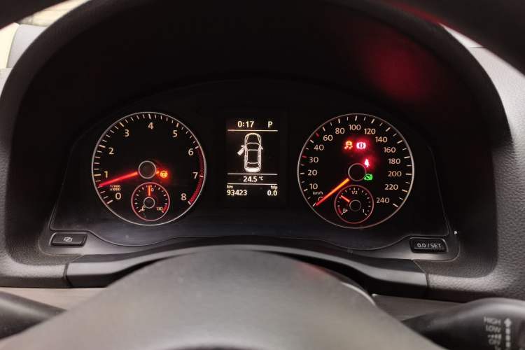 Used Volkswagen Sagitar 2011 1.4 TSI Automatic Tech Model Instrument Cluster