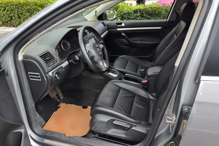 Used Volkswagen Sagitar 2011 1.6L Automatic Special Edition Left Front Seat