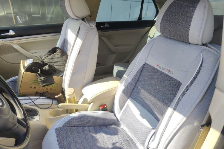 Used Volkswagen Sagitar 2011 1.4 TSI Automatic Tech Model Left Front Seat