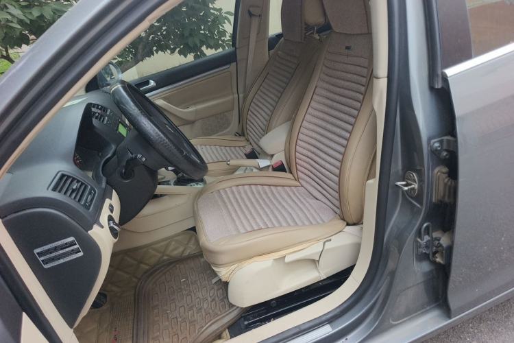 Used Volkswagen Sagitar 2011 1.4 TSI Automatic Tech Model Left Front Seat
