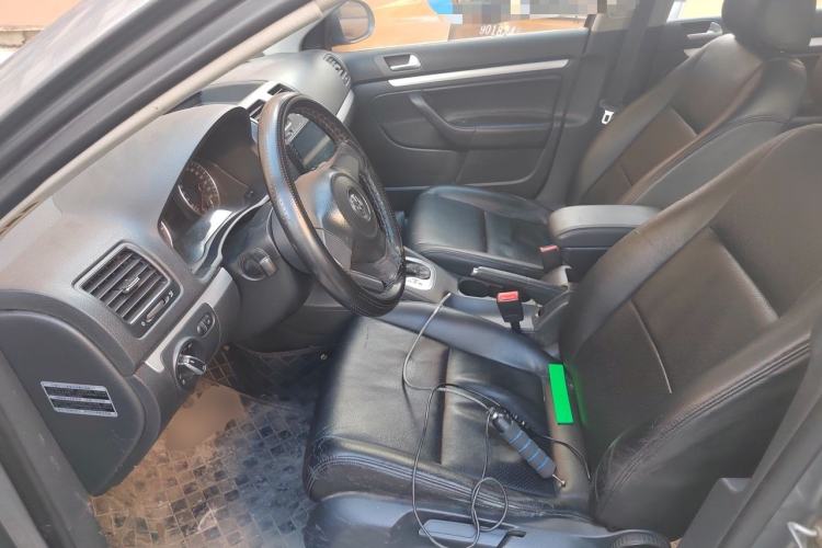 Used Volkswagen Sagitar 2011 1.6L Automatic Comfort Edition Left Front Seat