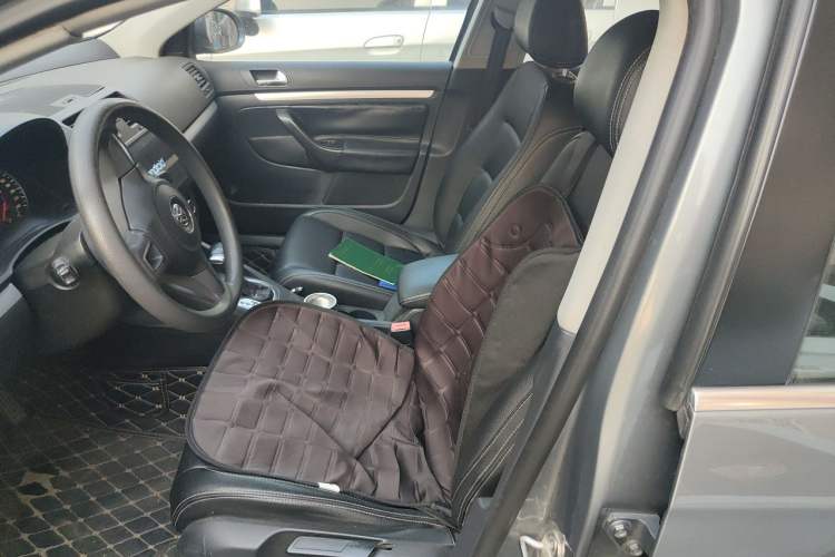 Used Volkswagen Sagitar 2011 1.4 TSI Automatic Tech Model Left Front Seat