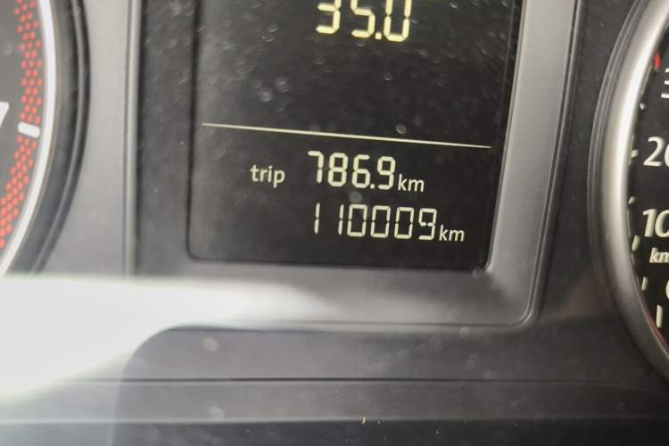 Used Volkswagen Sagitar 2011 1.6L Automatic Special Edition Odometer Close Up