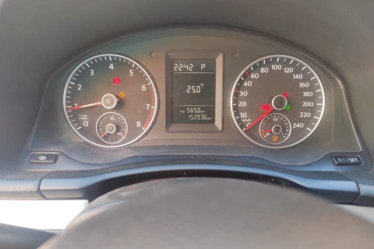 Used Volkswagen Sagitar 2011 1.6L Automatic Comfort Edition Odometer Close Up