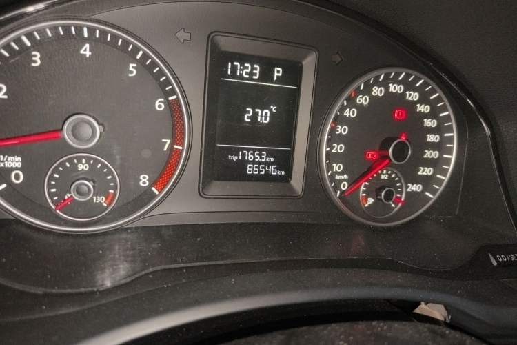 Used Volkswagen Sagitar 2011 1.6L Automatic Comfort Edition Odometer Close Up
