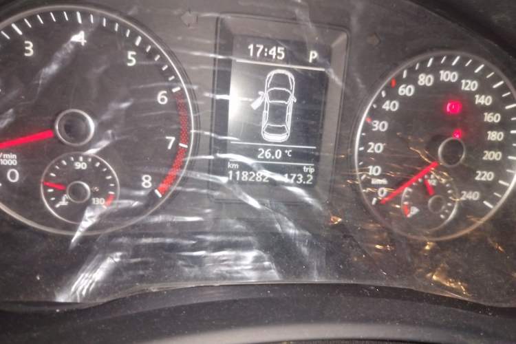 Used Volkswagen Sagitar 2011 1.4 TSI Automatic Tech Model Odometer Close Up