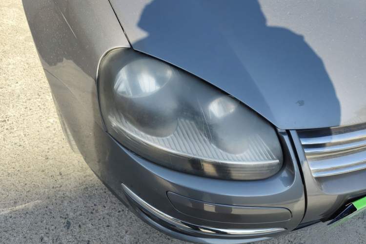 Used Volkswagen Sagitar 2011 1.4 TSI Automatic Tech Model Right Front Headlight