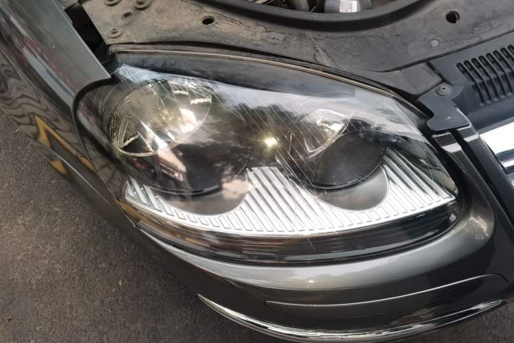 Used Volkswagen Sagitar 2011 1.4 TSI Automatic Luxury Edition Right Front Headlight